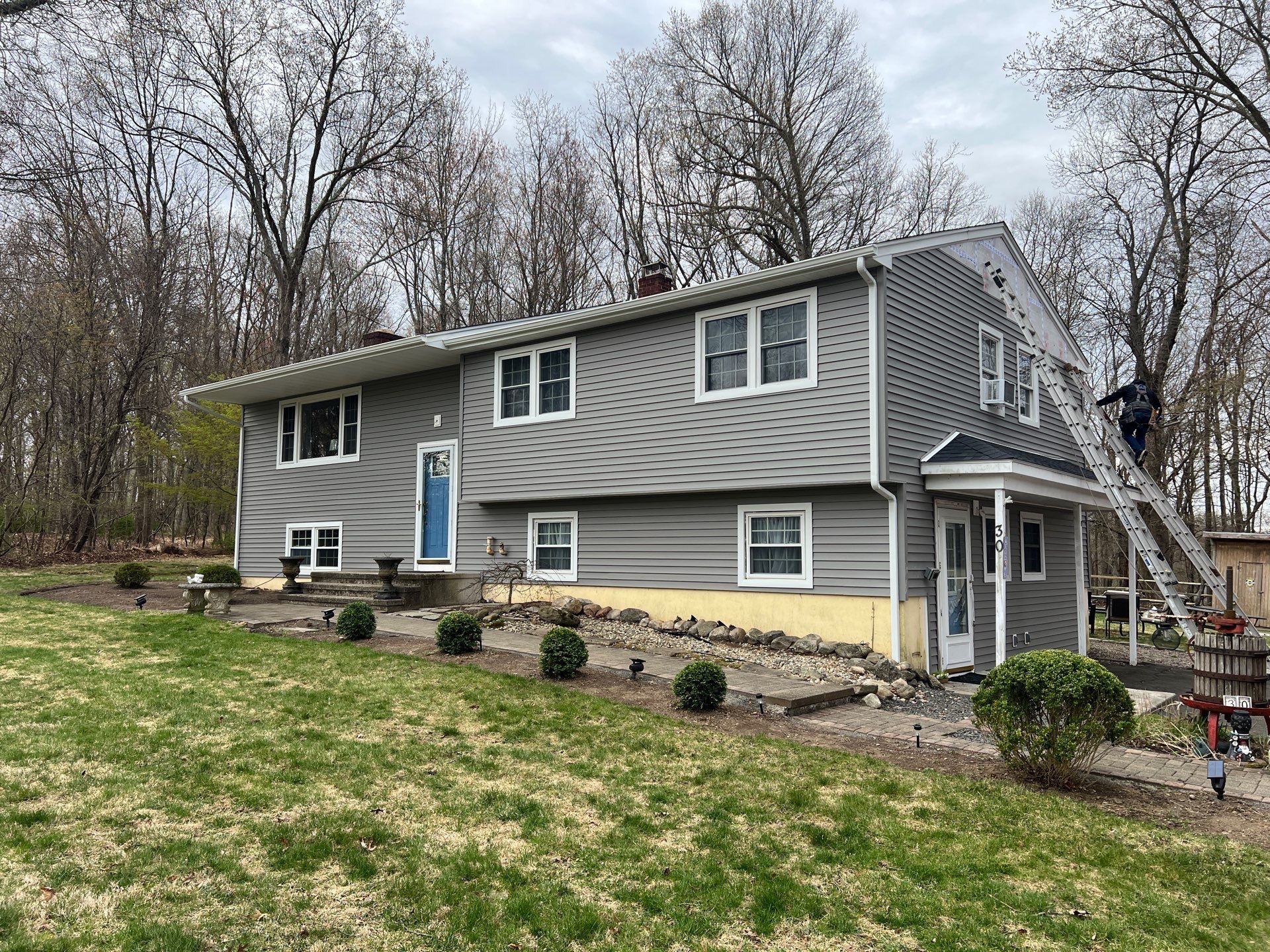 CertainTeed Encore Vinyl Siding - D4 - Dark Colors - Castle Stone