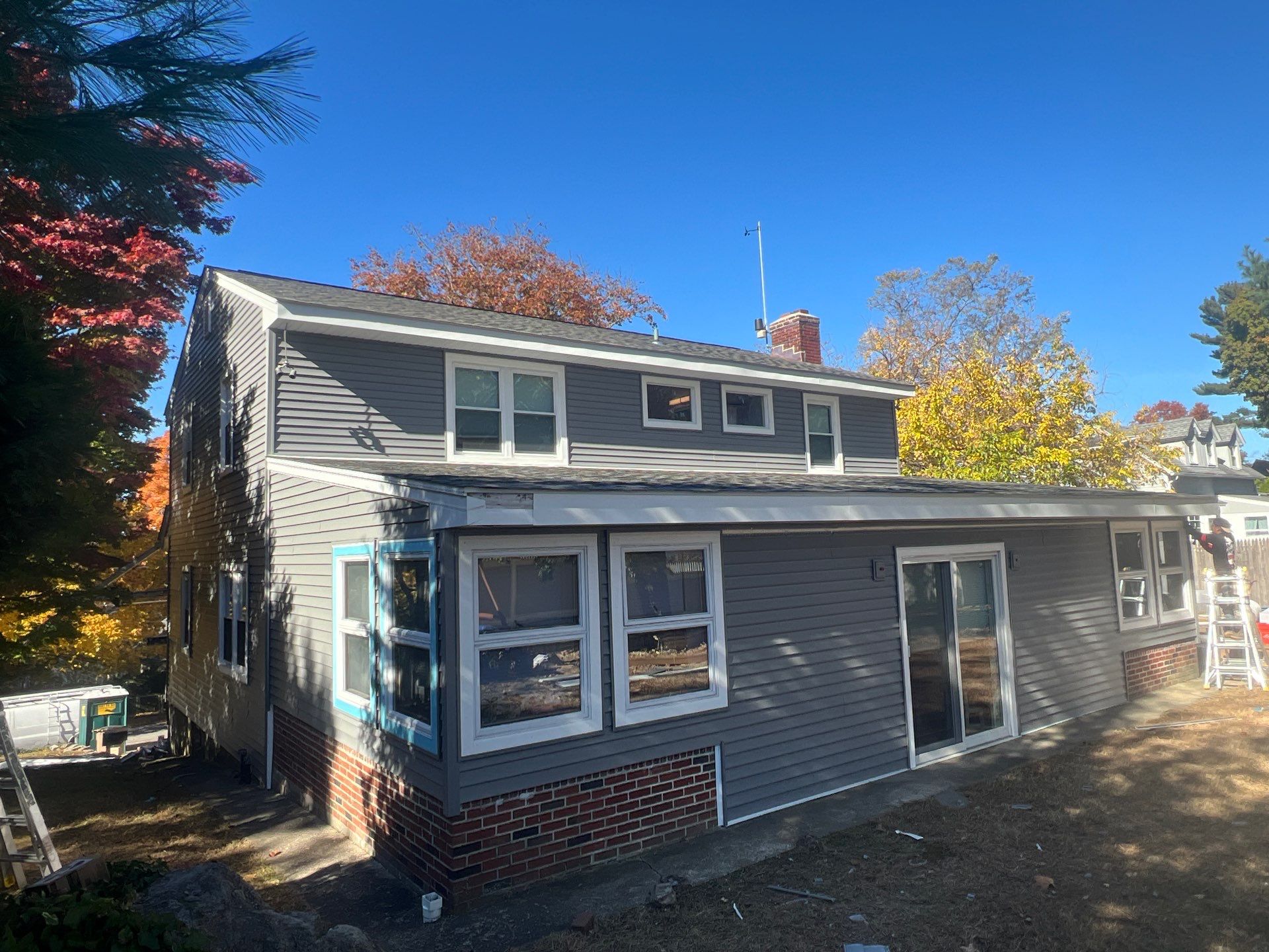 CertainTeed Mainstreet Vinyl Siding - D4 - Charcoal Gray