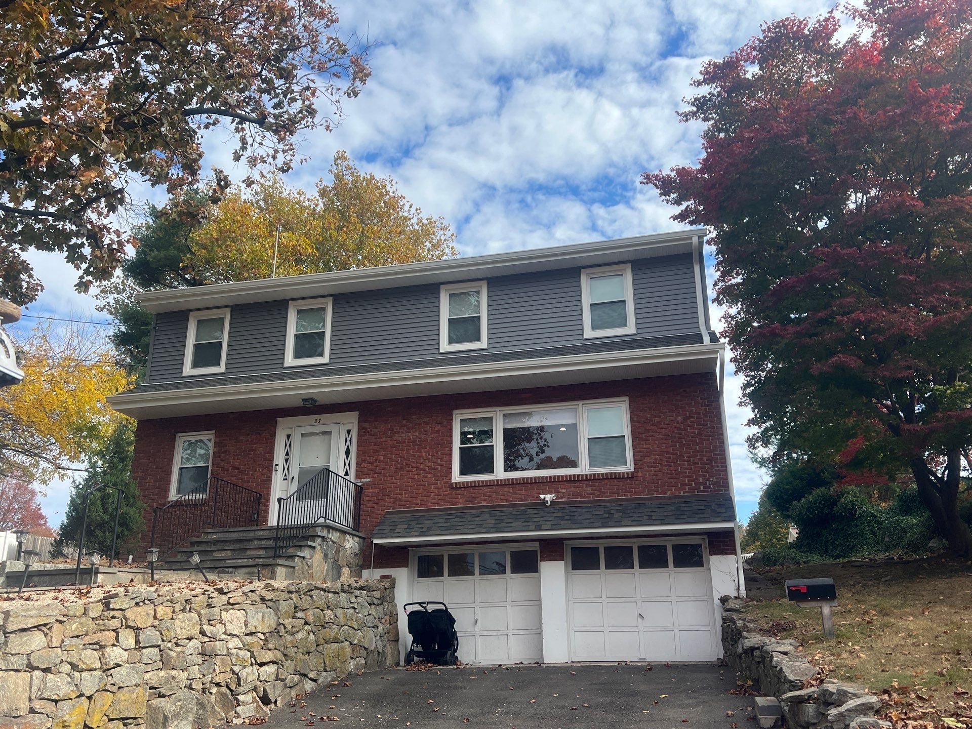 CertainTeed Mainstreet Vinyl Siding - D4 - Charcoal Gray