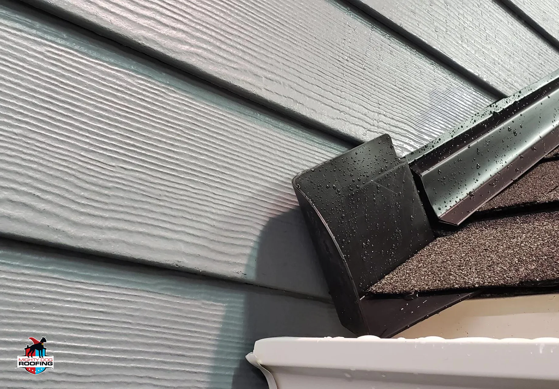 Roof-to-siding flashing